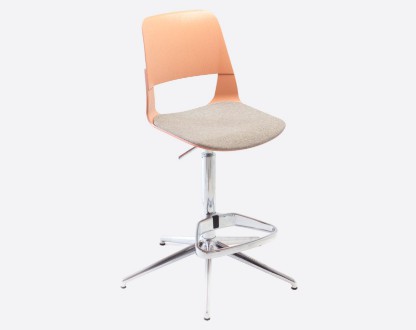 Plydesign's iF Design awarded FRIGATE chair showcasing innovative 3D-veneer craftsmanship.