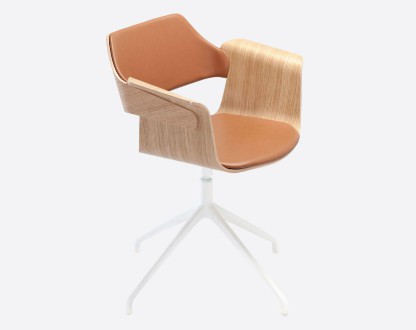 Plydesign FLAGSHIP armchair – modern classic with supportive shell, lumbar comfort, and sustainable FSC-certified plywood structure.
