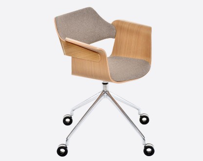 Plydesign FLAGSHIP armchair – modern classic with supportive shell, lumbar comfort, and sustainable FSC-certified plywood structure.